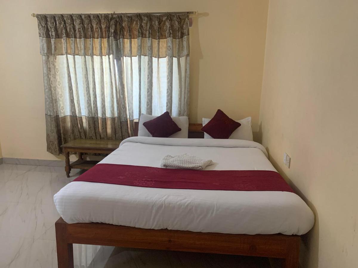 Hotel Peace Ganga Inn Pokhara Exterior photo