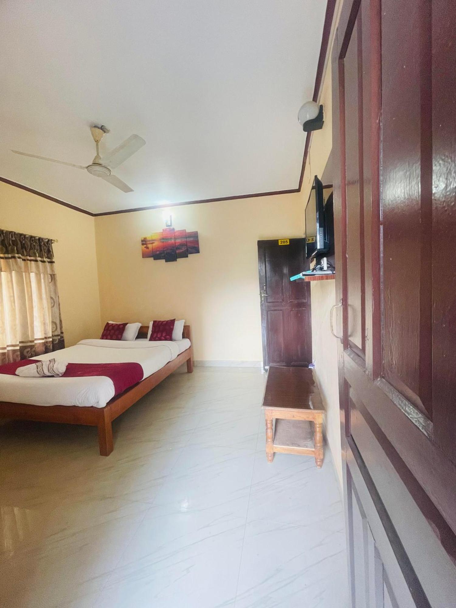 Hotel Peace Ganga Inn Pokhara Exterior photo
