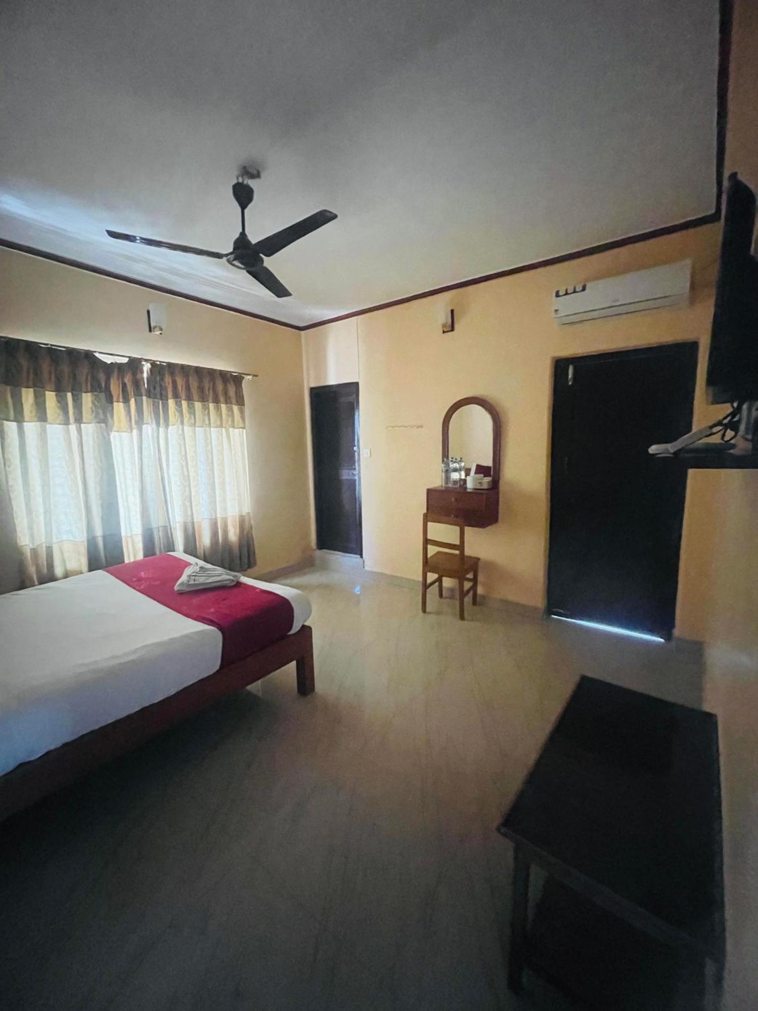 Hotel Peace Ganga Inn Pokhara Exterior photo